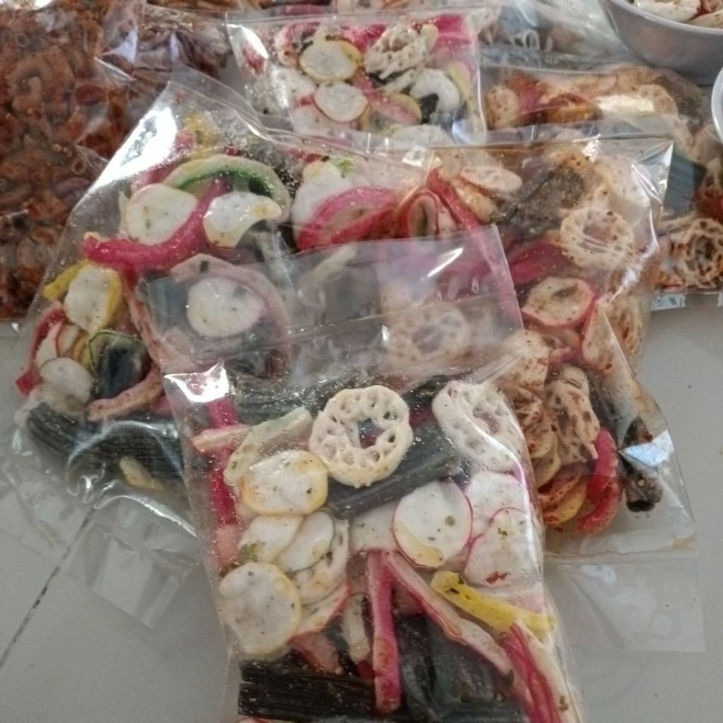 

kerupuk seblak campur enak dan gurih