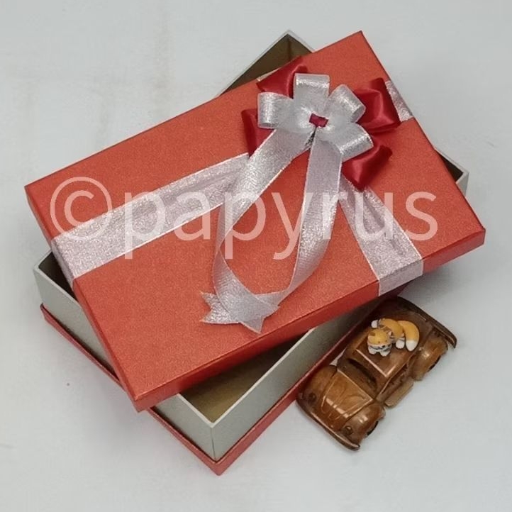 

PAPYRUS Sandwich 20x30 Tinggi 8cm Kotak Kado Gift Box Hadiah V3
