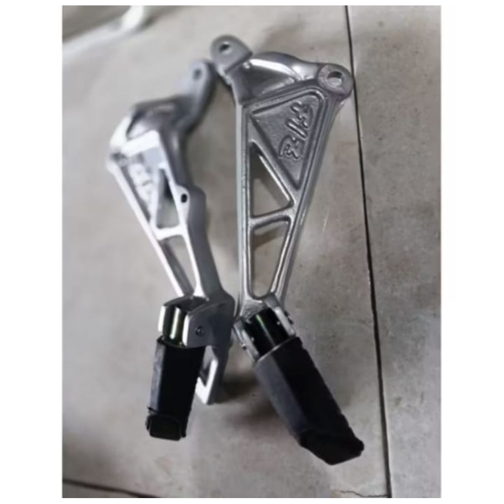 Postep fostep pijakan kaki belakang motor yamaha fiz r fiz noz vega force one