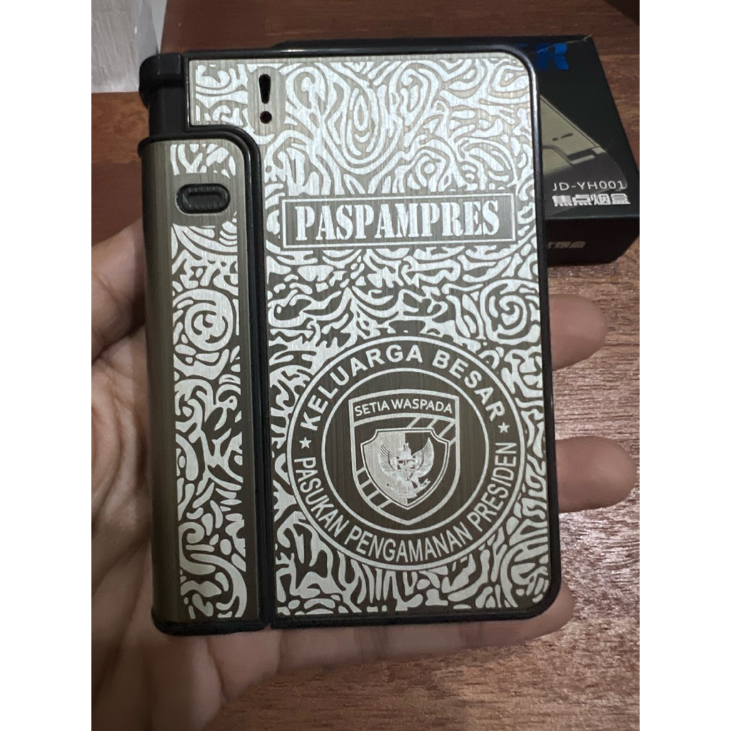 kotak rokok plus korek