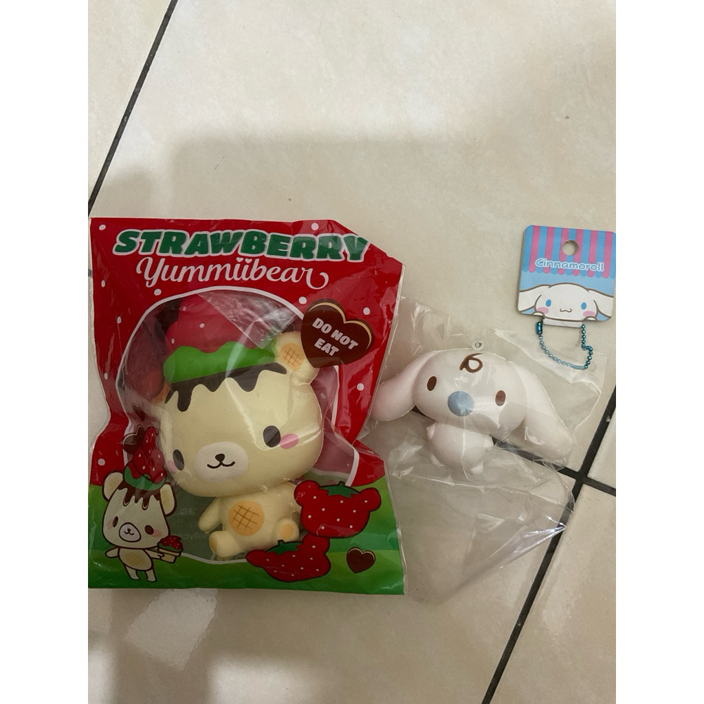 Yummibear Strawberry & Cinnamoroll Squishy (cracks)