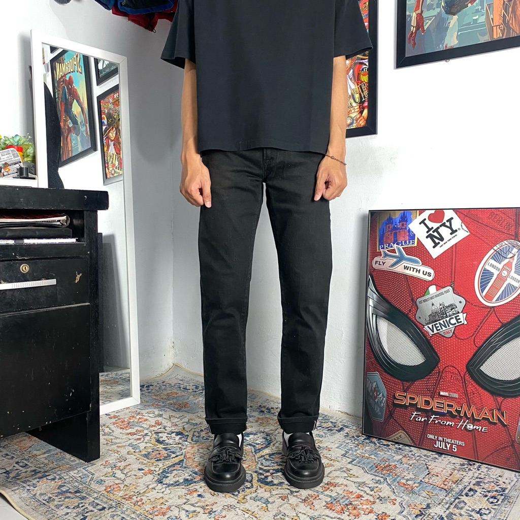 UNIQLO SELVEDGE BLACK JEANS