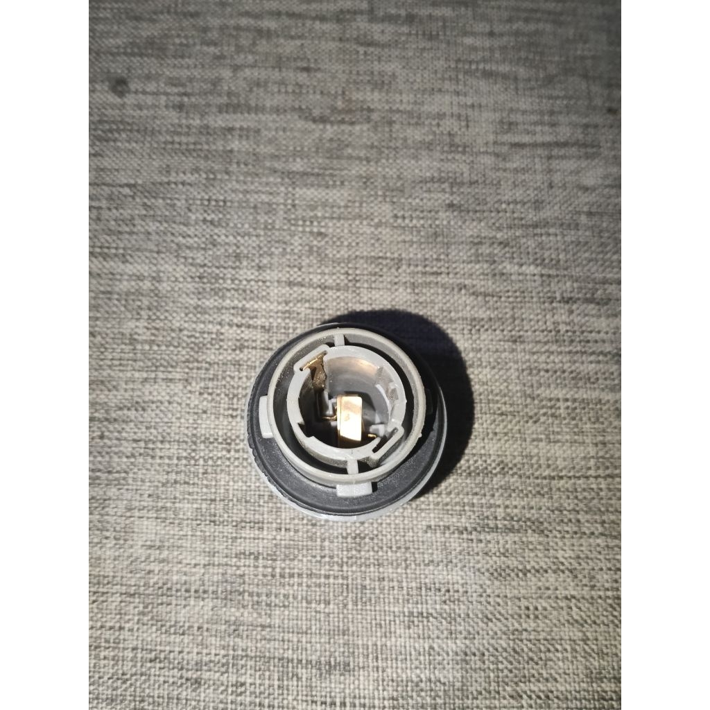 SOKET FITTING LAMPU SEIN SEN DEPAN MITSUBISHI CANTER ORIGINAL