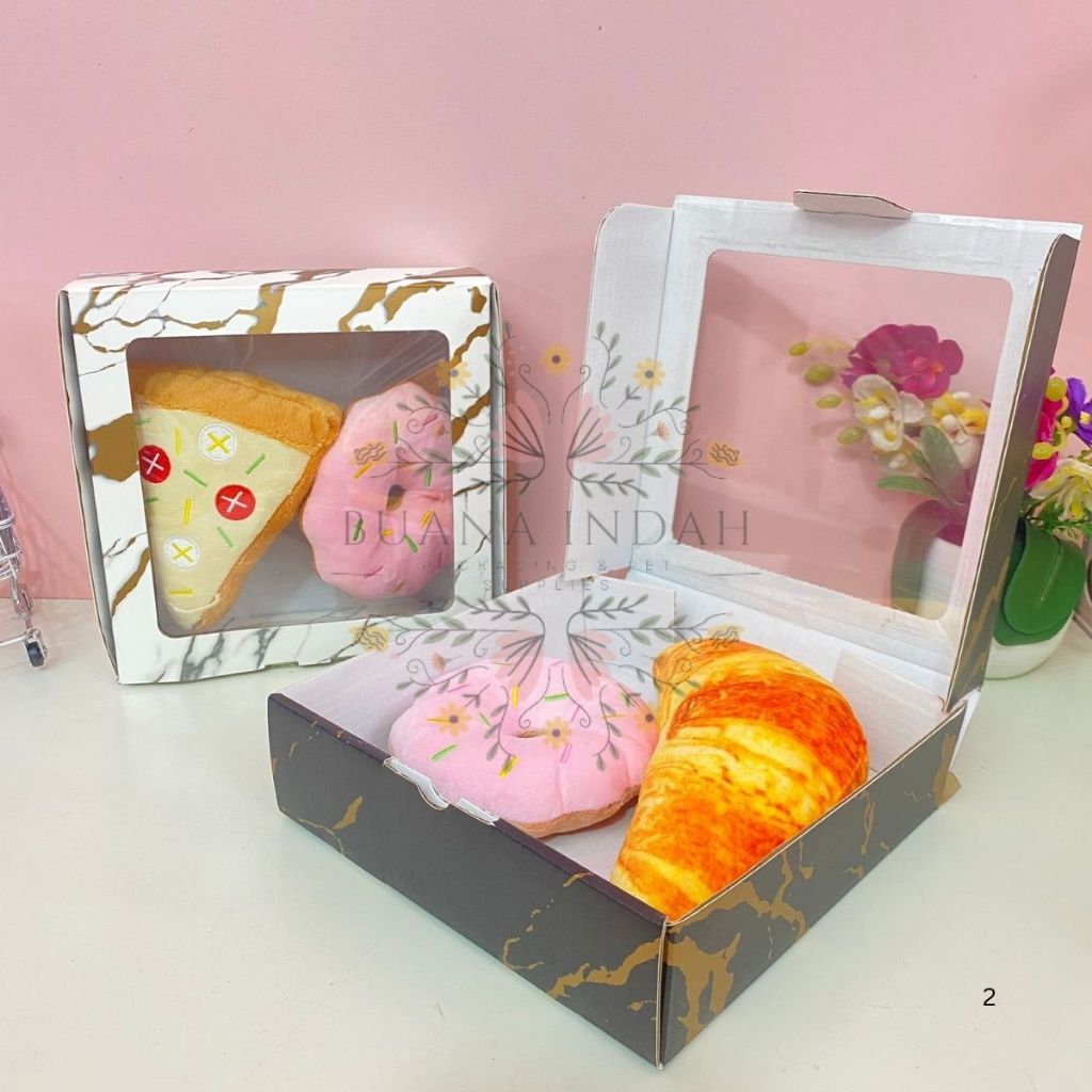 

BOX MIKA MARBLE HITAM DAN PUTIH UK 18X18X5 CM MN-1951 KOTAK KADO HAMPERS