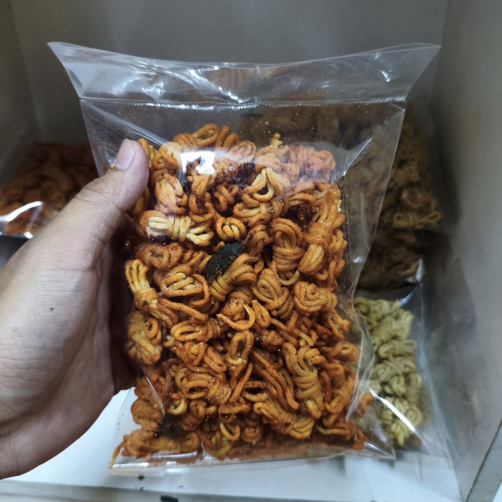 

stik mie gulung - mie gulung pedas gurih
