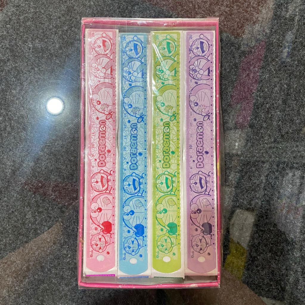 

Penggaris Mistar Besi Stainless Steel 20 cm [1 PCS]