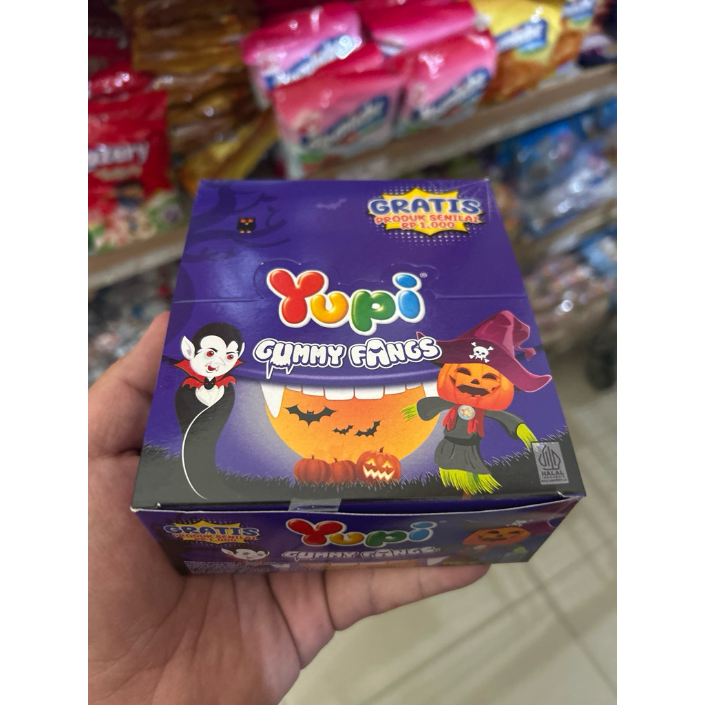 

Yupi Gummy Fangs 5gram box