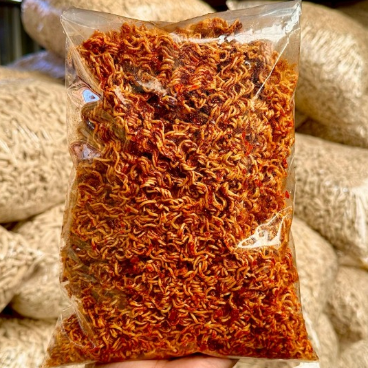 

MIE KREMEZ KRIUK PEDAS DAUN JERUK BANDUNG SNACK CENTER