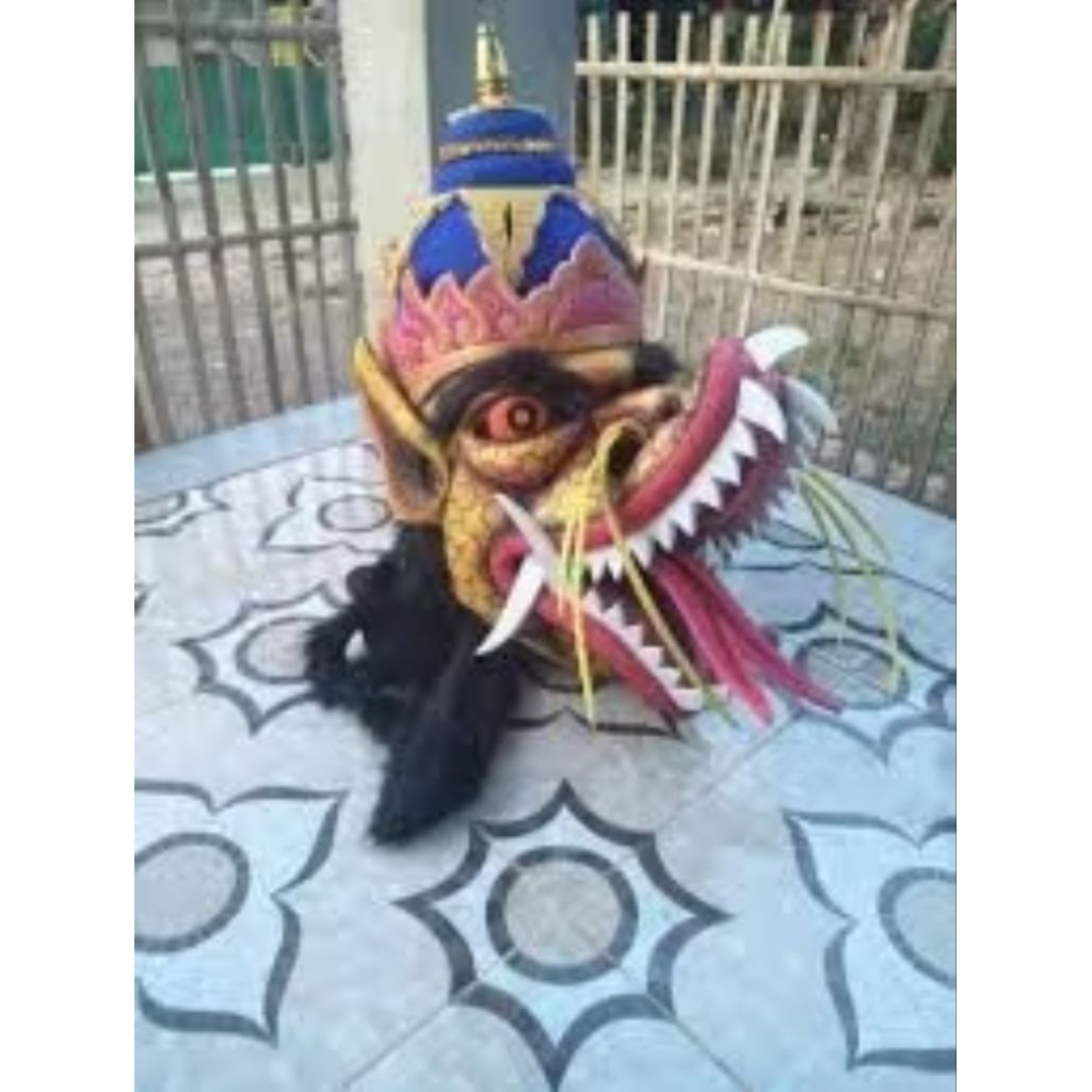 Topeng buta naga pesta karnaval