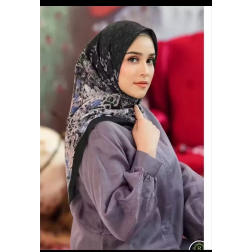 Buttonscarves eddera series.