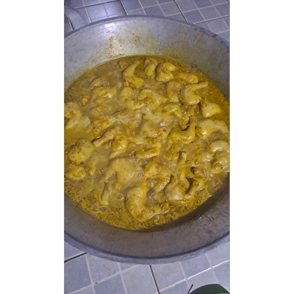 

ayam ungkep siyap goreng 1ekor potong 4 racikan umi fatimah wangi sedap gurih enak