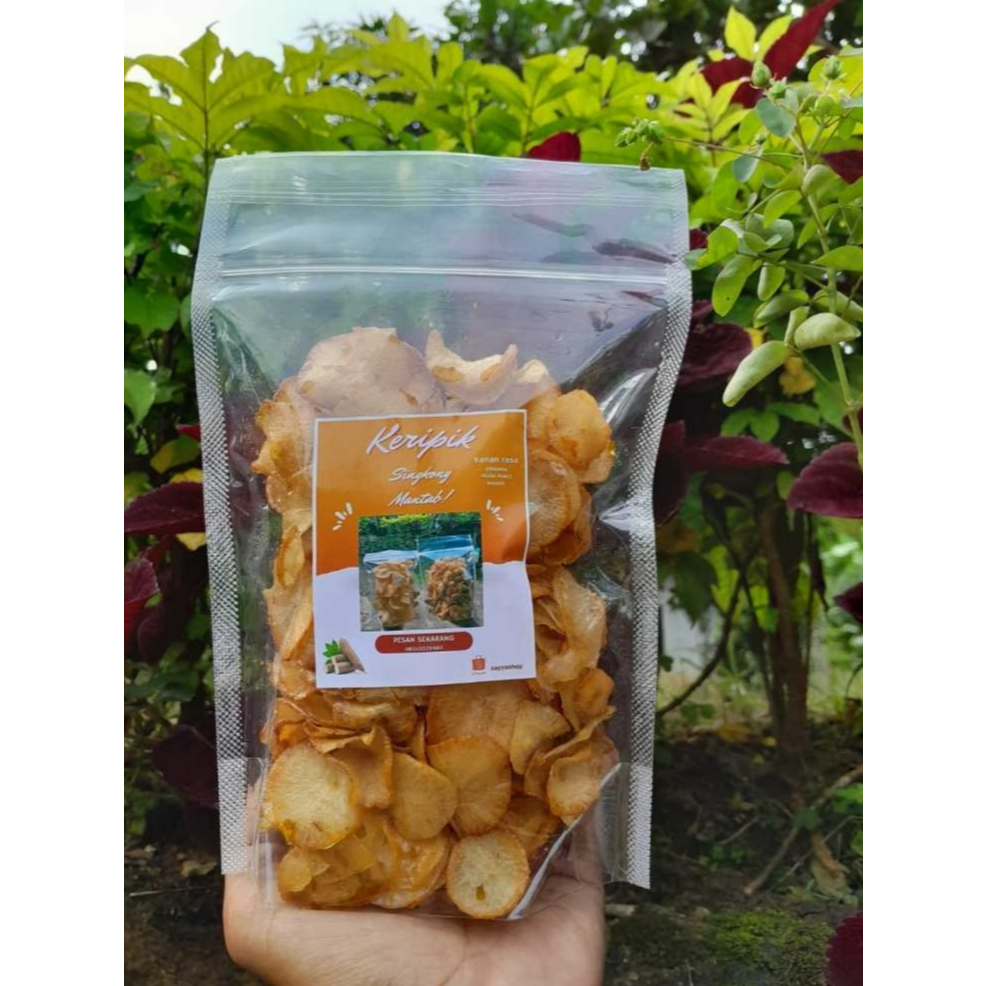

Keripik Singkong Balado di jamin renyah dan gurih kemasan 200gr cocok buat cemilan santai bisa bayar di tempat COD