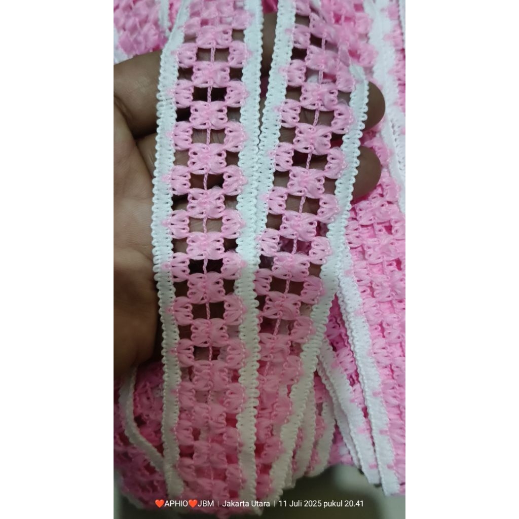 

4 meter pita rajut kembang pink
