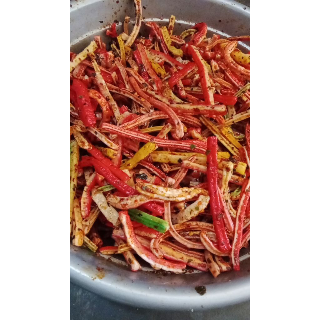 

seblak beton/kerupuk beton pedas daun jerukk 500gr