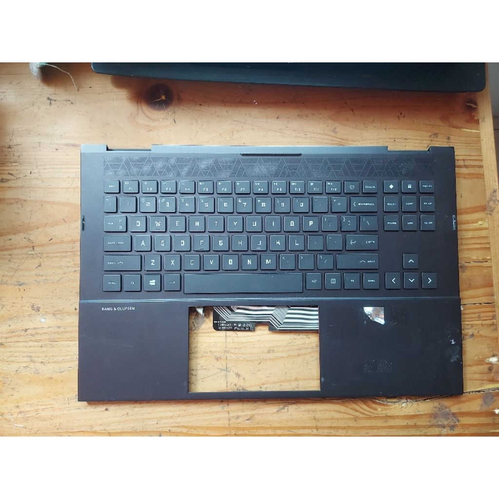 Casing laptop Palmrest Tengah Laptop Hp Omen 16C M76273-041 M57199-041 minus strach pemakaian duduka