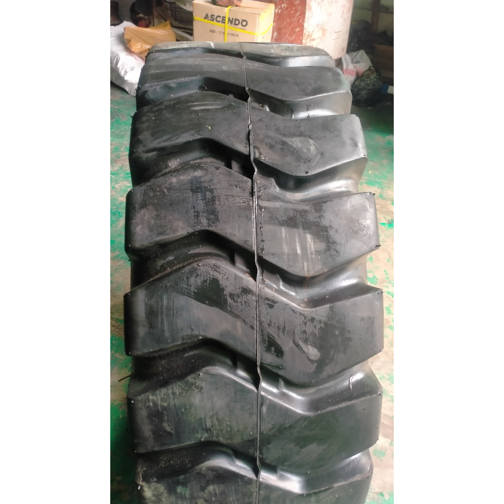 Ban Loader 17.5-25 20PR E3/L3 (Full Set - Tube Type)