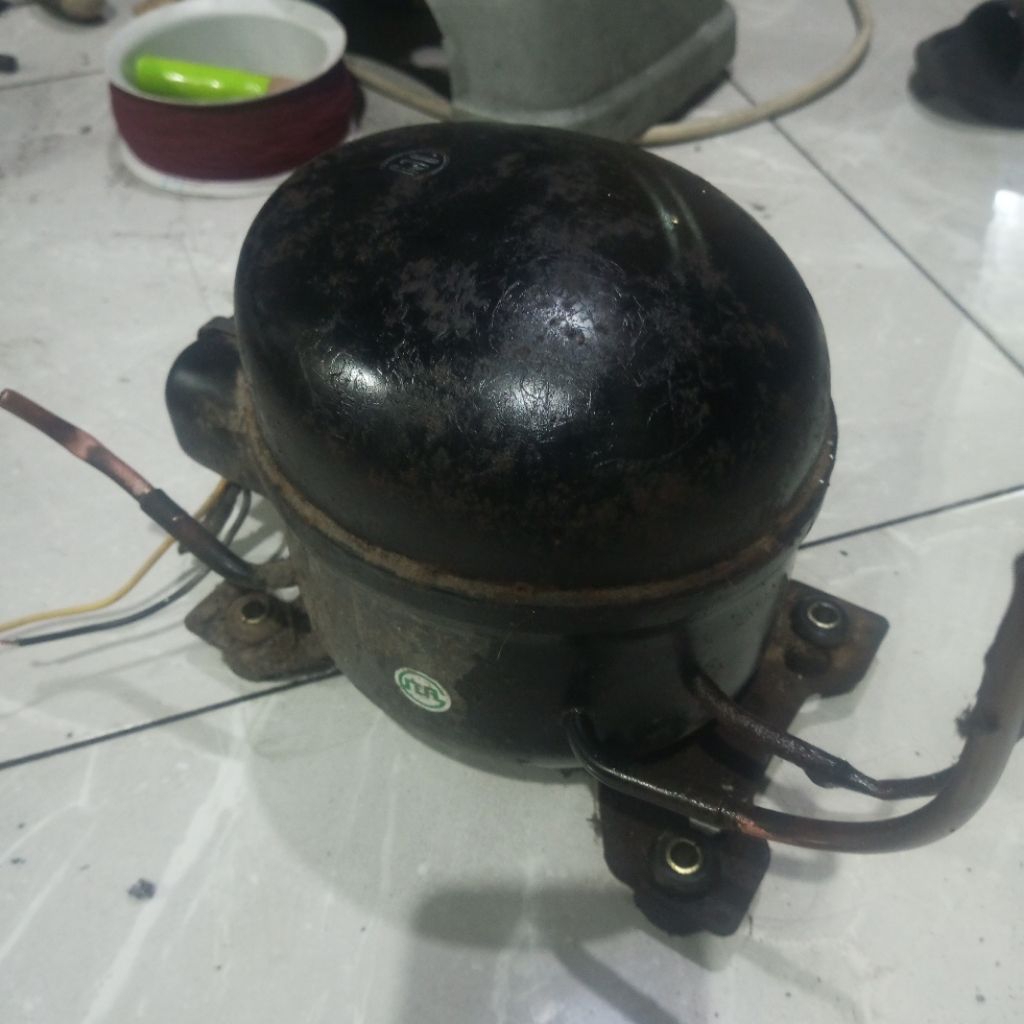 kompresor kulkas/ kompresor serba guna/ kompresor cat daya rendah / kompresor senyap