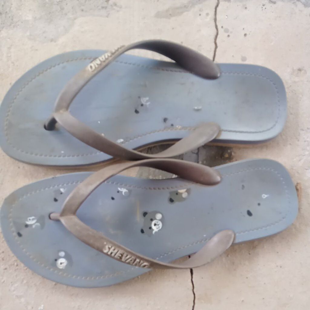 sendal jepit wanita kekinian