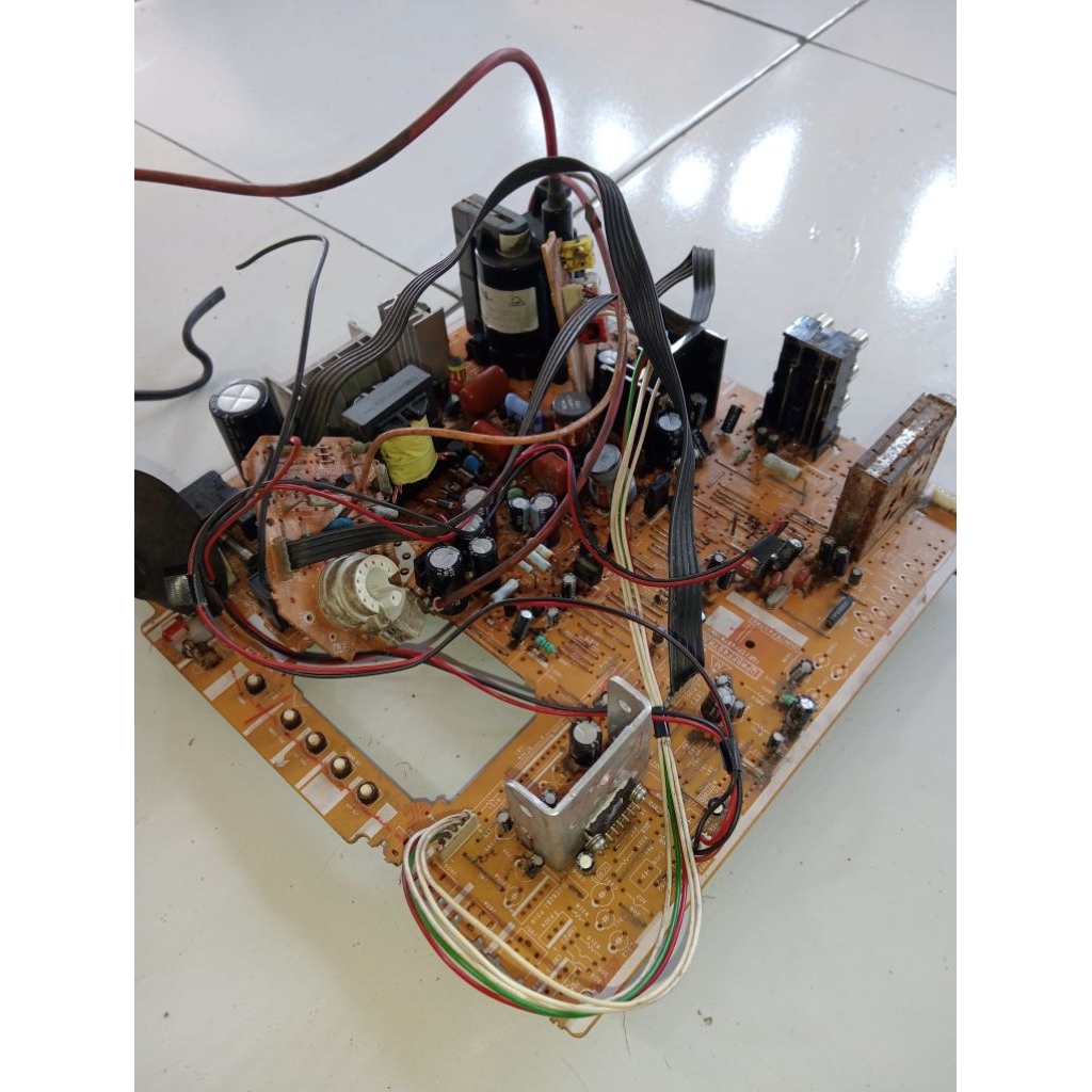 mesin tv sharp 21slim aisi bawah kondisi fisik oke/gembling belum lulus tes