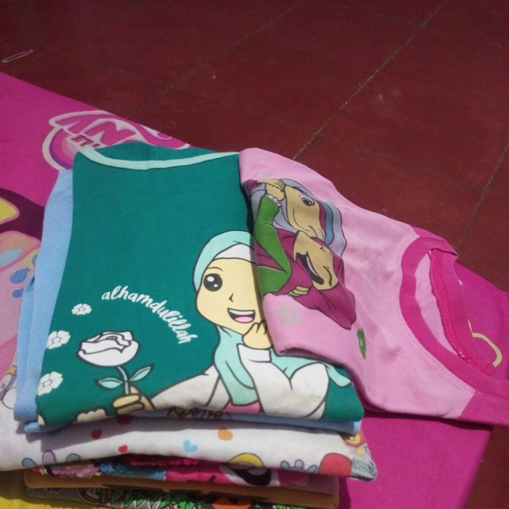 baju anak wanita bekas pakai.. random aja10 biji  kaos u / L .XL.XXL