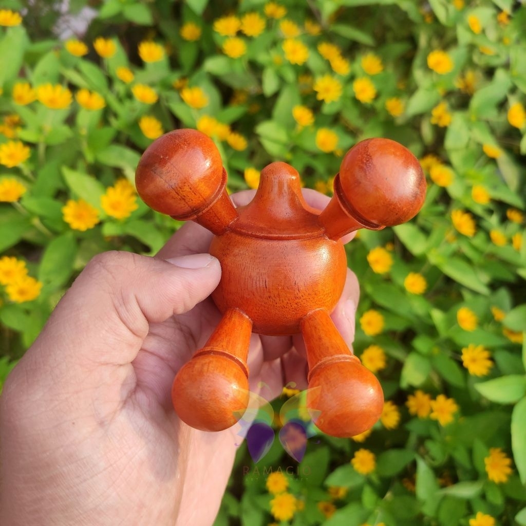 ALAT PIJAT ALAT REFLEKSI MODEL KODOK BAHAN KAYU KUAT AWET MURAH TAHAN LAMA