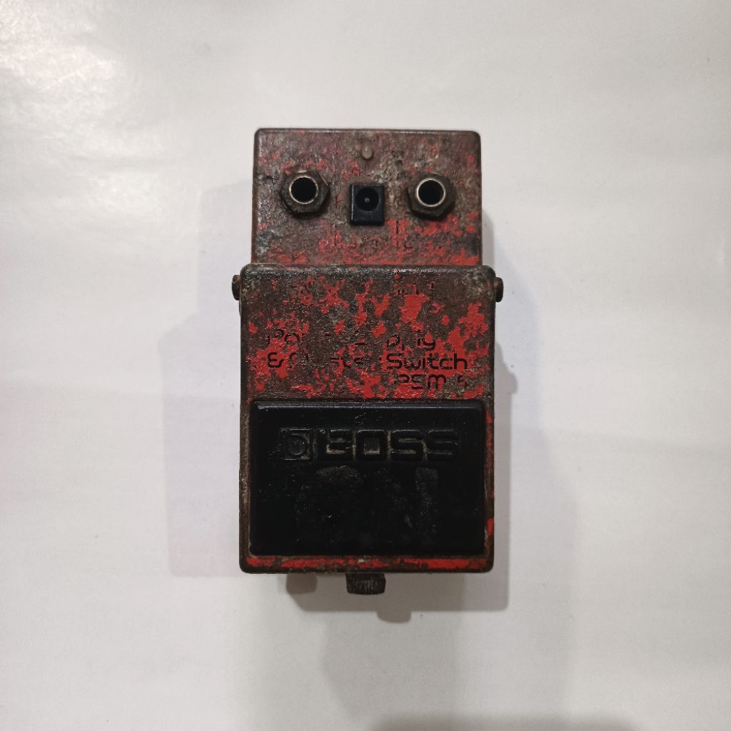 Efek gitar Boss PSM-5 Power Supply & Master Switch merah