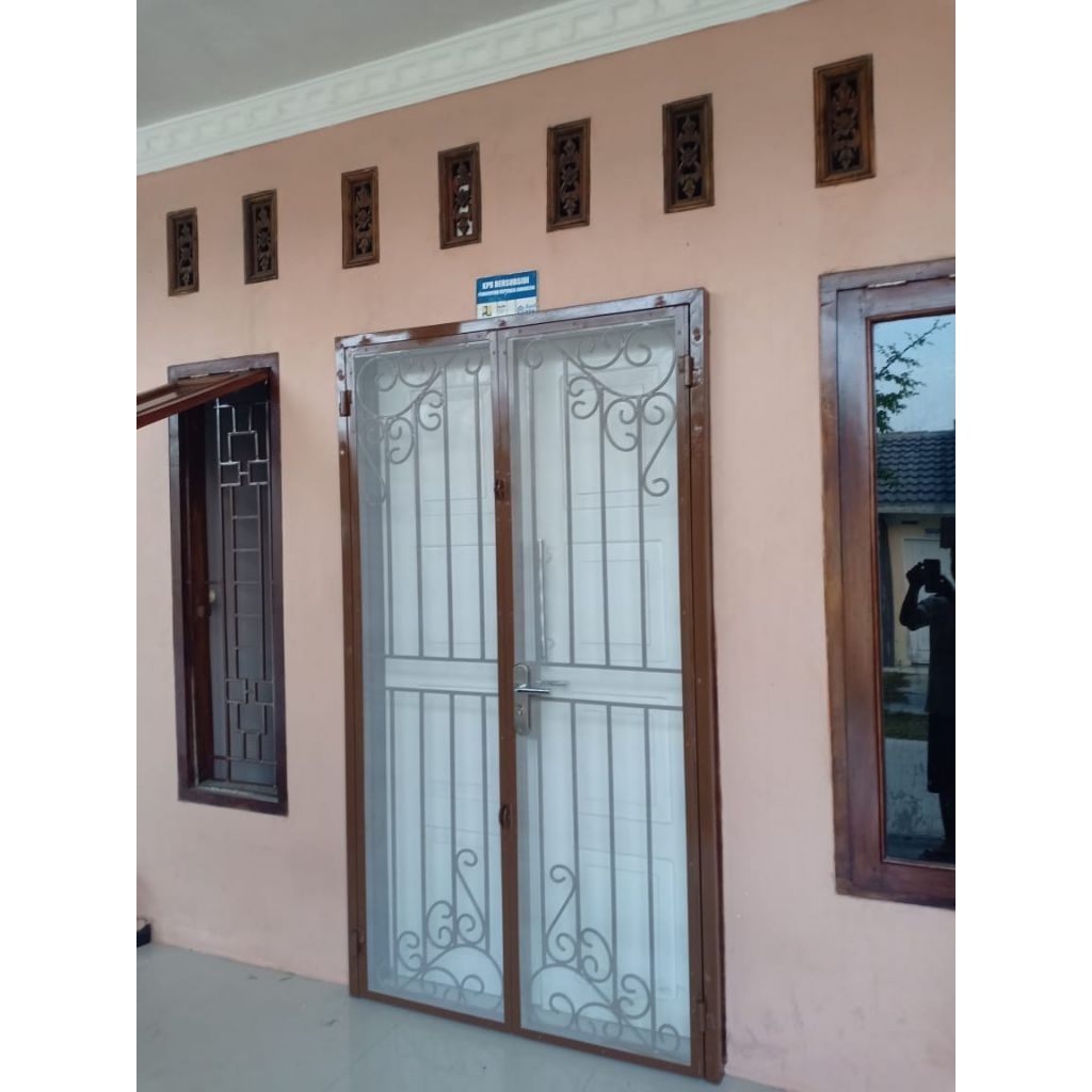 pintu tralis besi/pengaman pintu