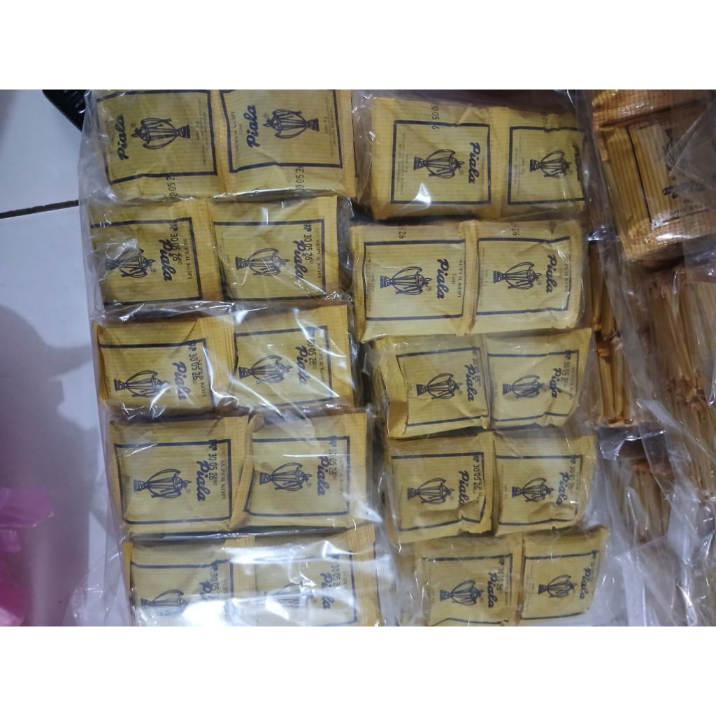 

1bal kopi hitam cap piala tanpa gula