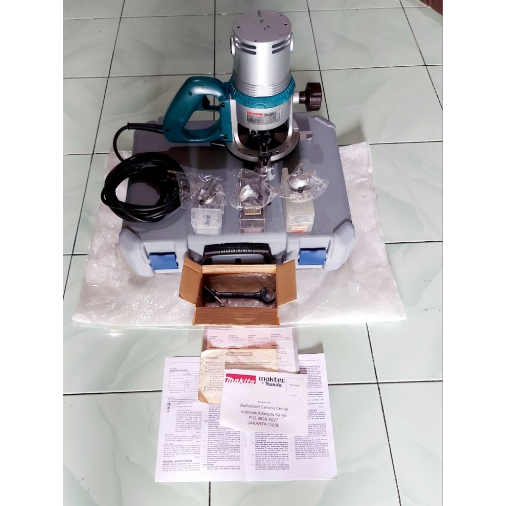 Makita 3600H Mesin Router Kayu Mata Profil 12mm