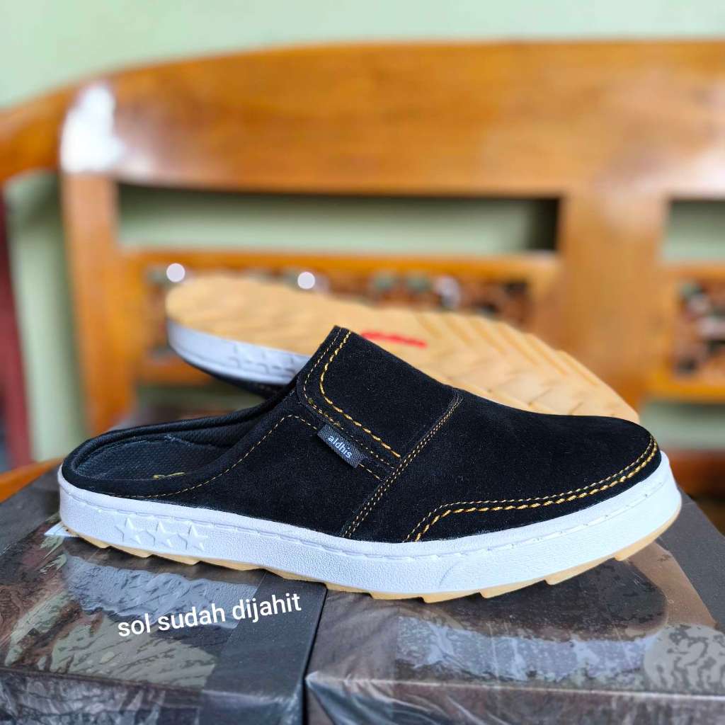 Sepatu Sandal Pria Slop Bustong Bahan Suede Sol Karet Gum Antislip Dijahit