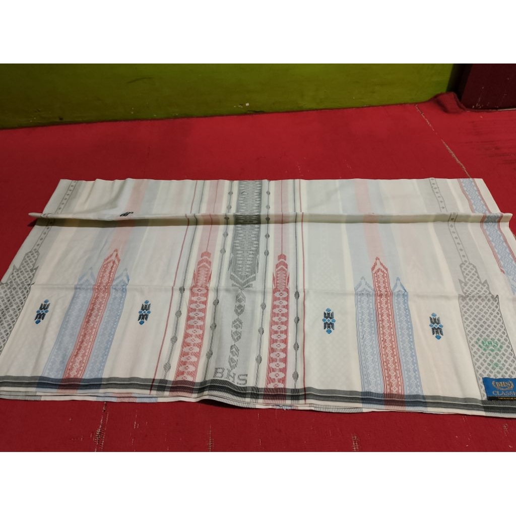 Sarung second BHS Classic jaguar warna putih BerTanda tangan