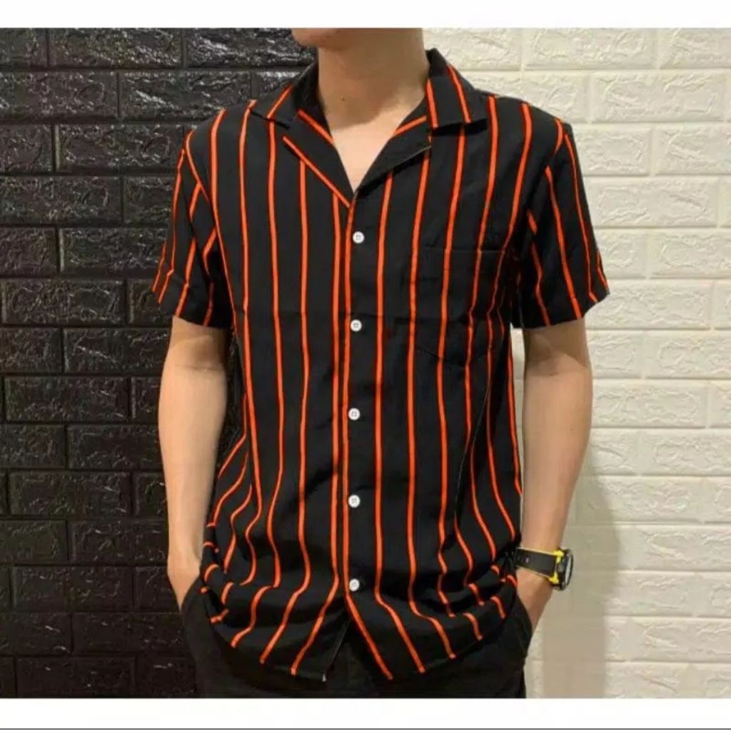 Kemeja salur pria stripe lengan pendek V-Neck