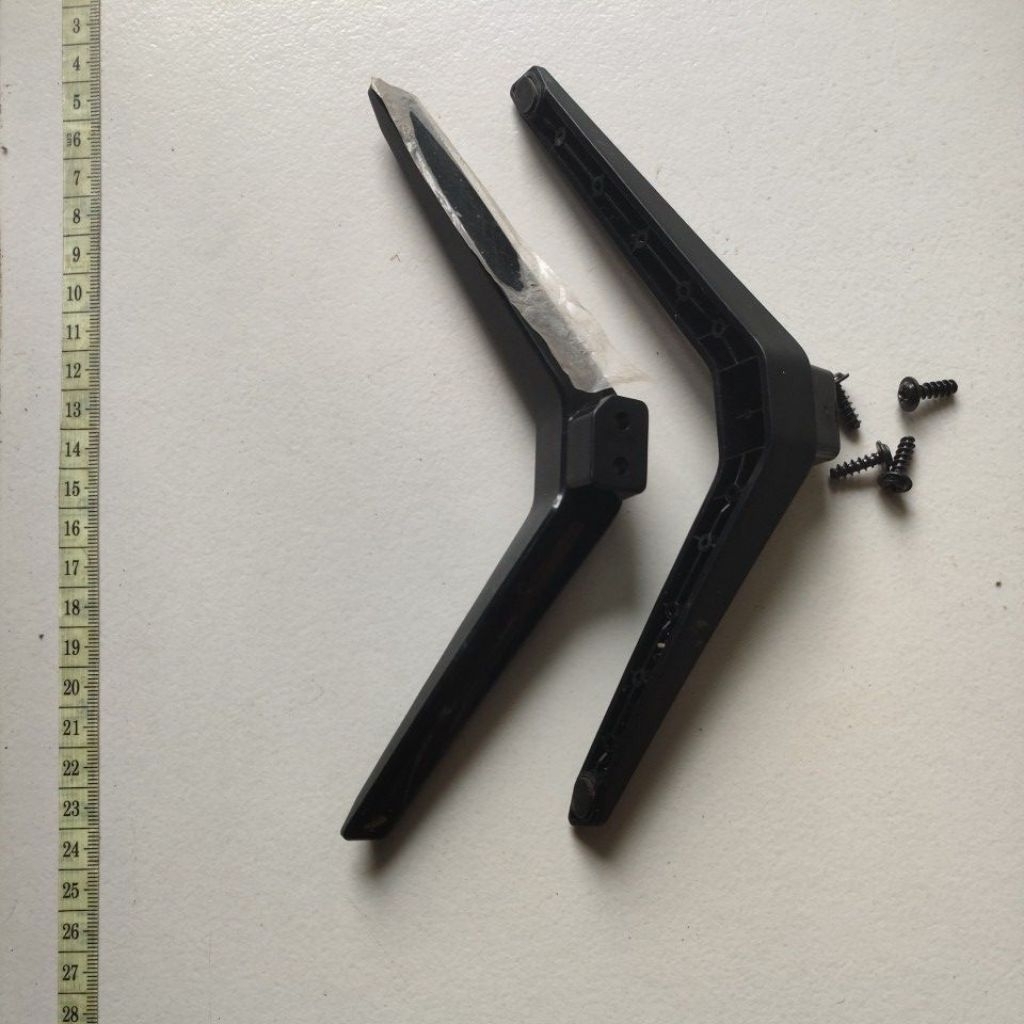 kaki tv aqua LE32AQT6100 copotan tv rusak. original