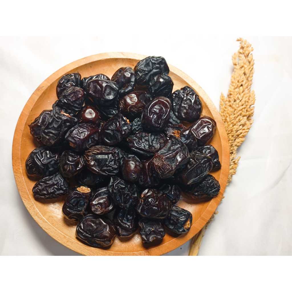 

KURMA AJWA 500GRAM / KURMA NABI / KURMA PREMIUM / MAKANAN KHAS ARAB SAUDI / OLEH OLEH HAJI DAN UMRAH