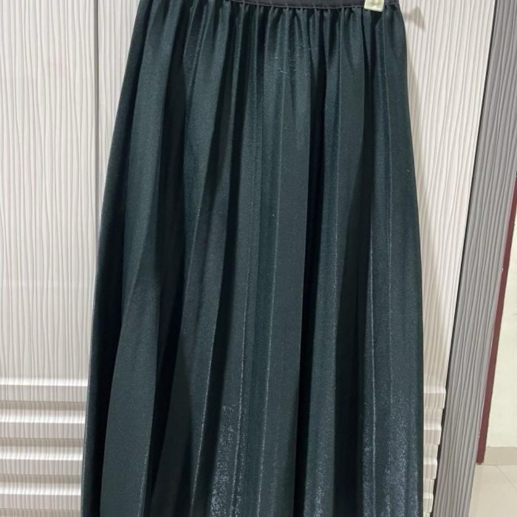rok lipit warna hijau tua