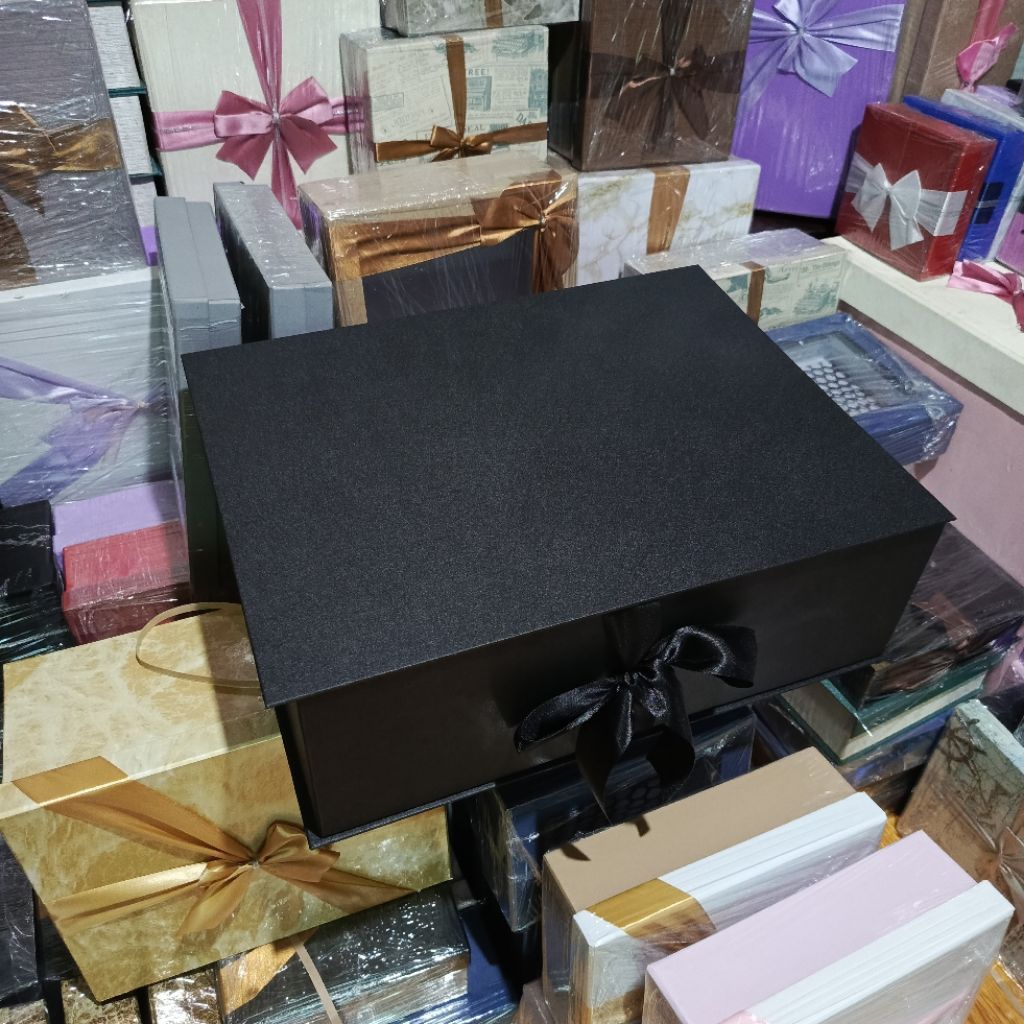 

Ukuran Big Size 45cm x 35cm Tinggi 15cm by Box Kado Banjarmasin bisa Req Tulisan Atas Box