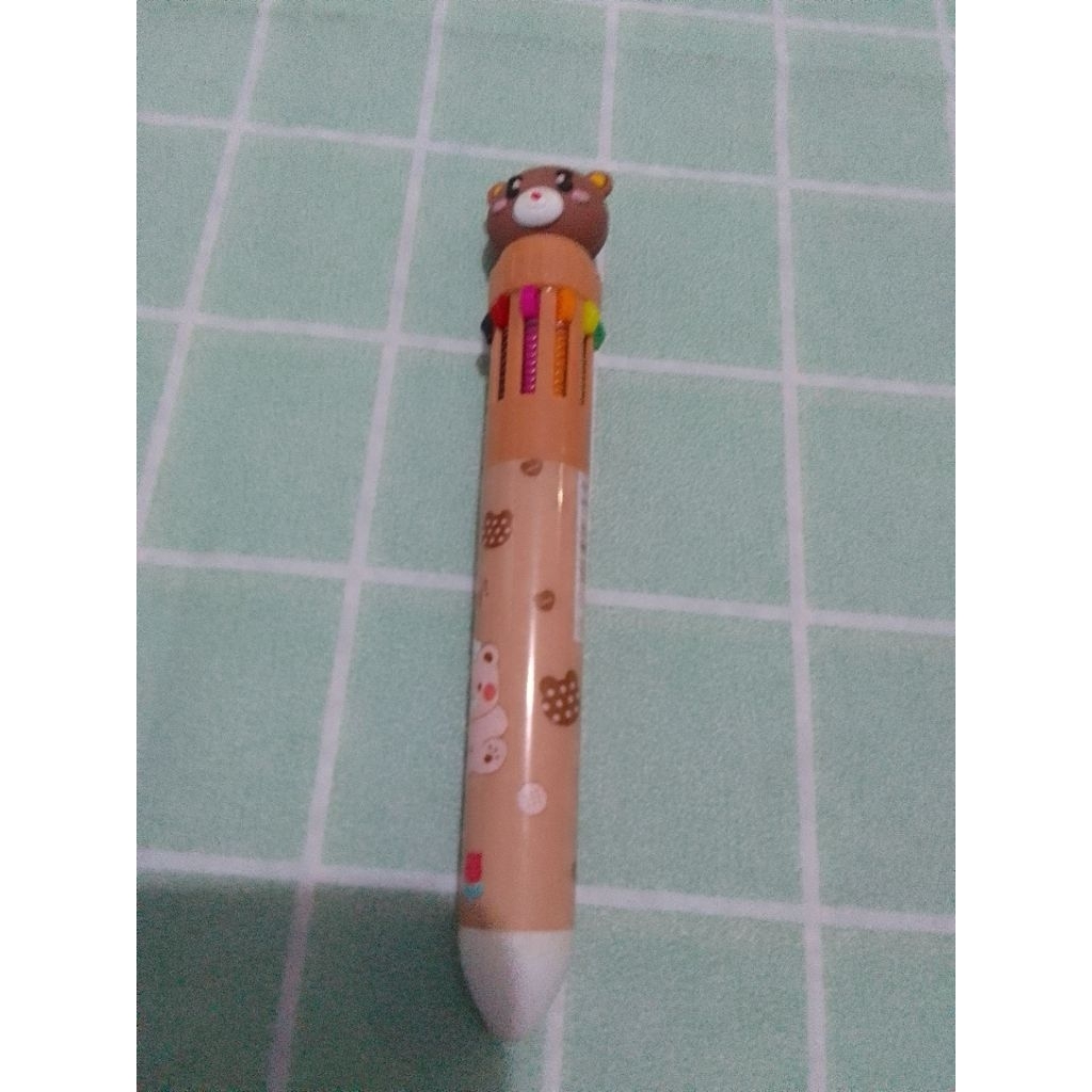 

Alat tulis,pulpen,tipx,penggaris,pelindung jari,selotip