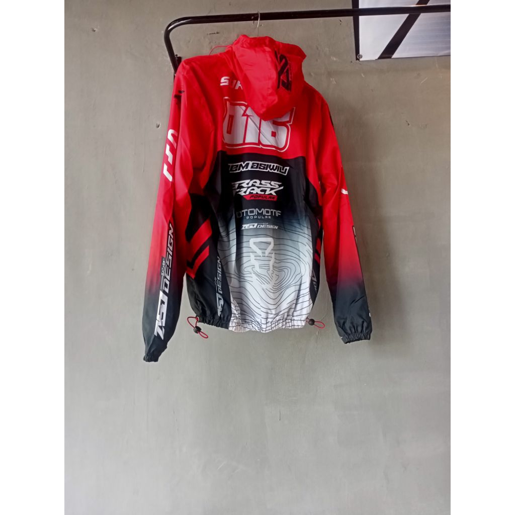 jaket perasut merah hitam