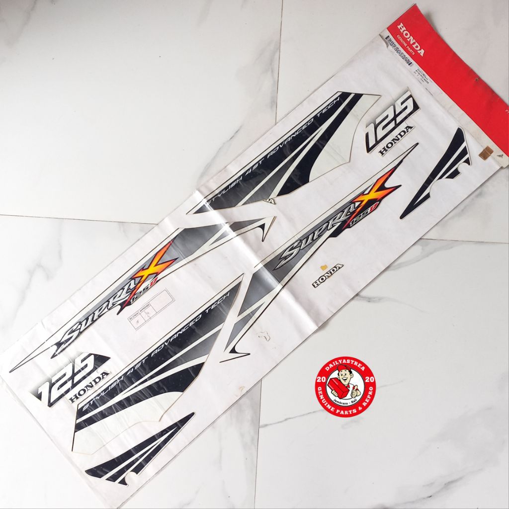 LIS STICKER STRIPING BODY HITAM PUTIH HONDA SUPRA X 125 D BATMAN 2008 ORIGINAL AHM 871X0-KVL-N00ZB