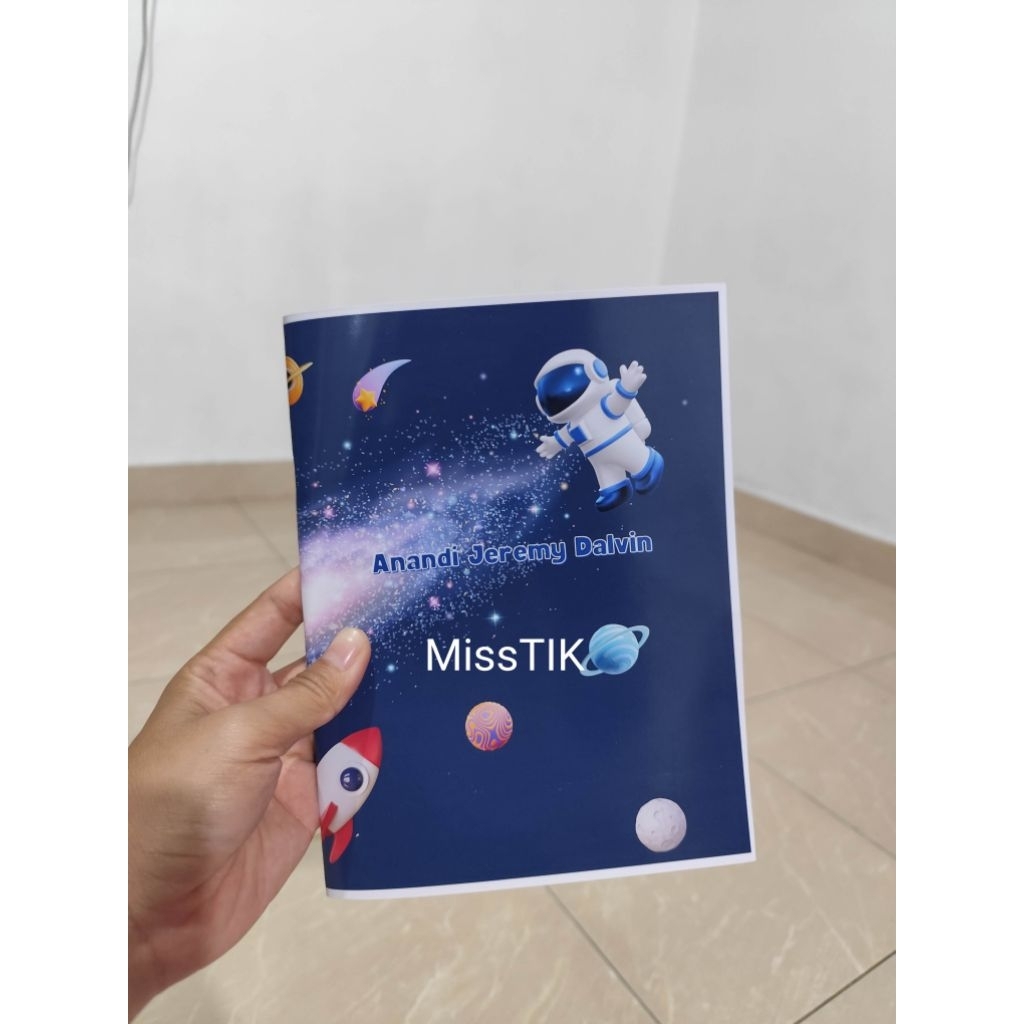 

Buku tulis custom karakter astronot