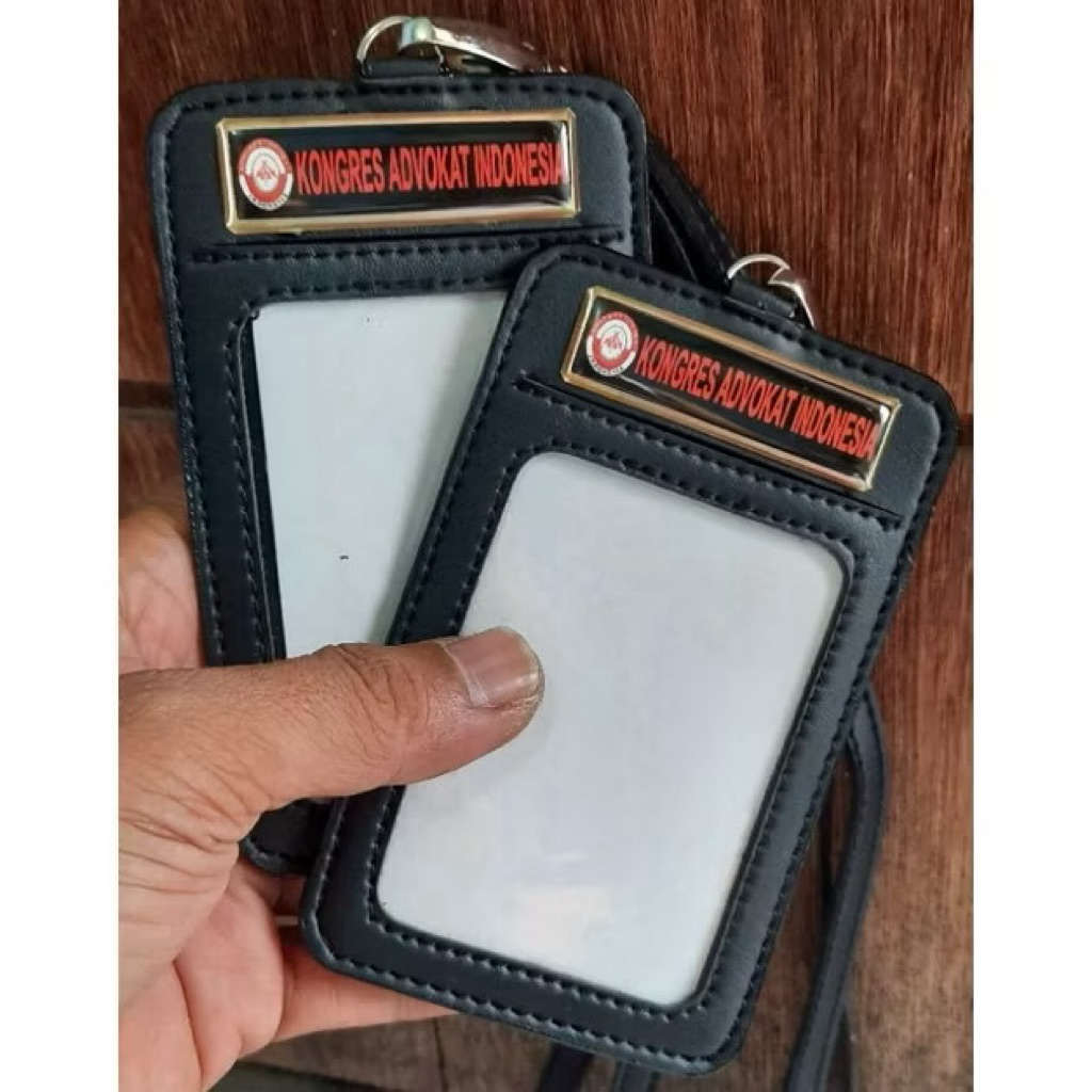 

ID Card Tali kulit KONGRES ADVOKAT INDONESIA Versi ISL / TSA Pedang Merah / Pedang Hitam / Dompet Kartu Tali Kulit KAI Kongres Advokat Name Tag ID Card PREMIUM