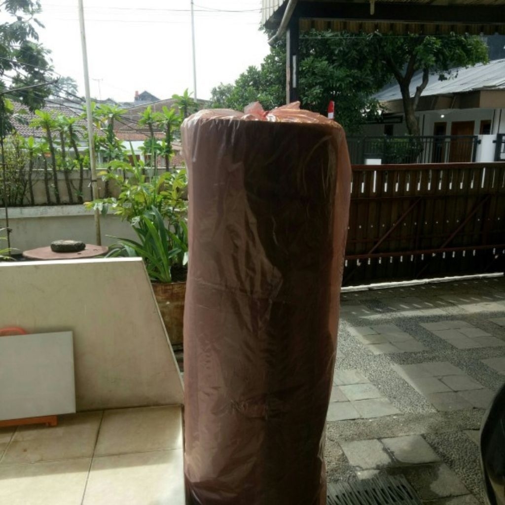 

PRELOVED BUBBLE WRAP WARNA HITAM 125x50 METER