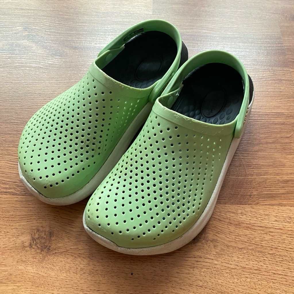 PRELOVED SANDAL ANAK CROCS ORIGINAL LITERIDE HIJAU M4W6 SZ.37