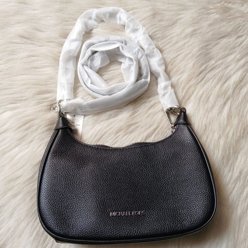 Mk bag cora medium zip pouchette black