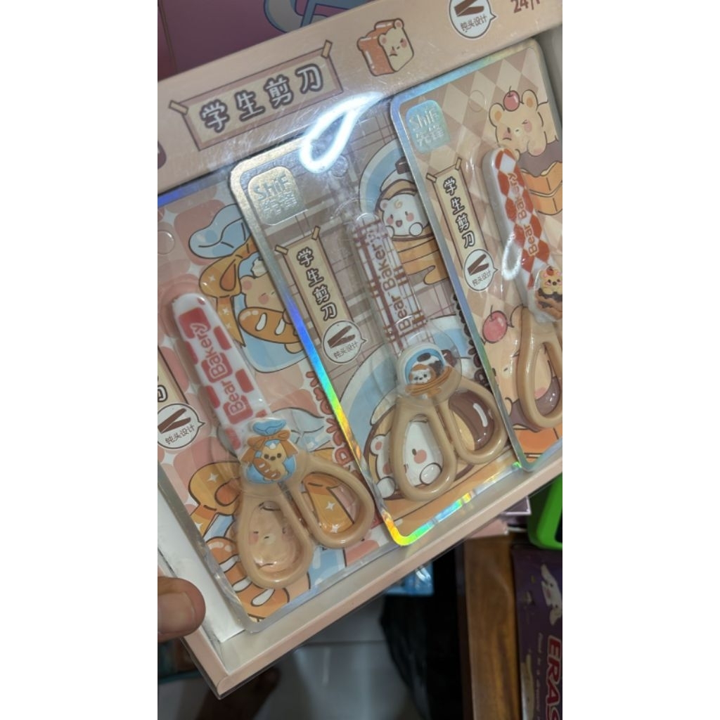 

1 BOX GUNTING BEAR BAKERY PREMIUM ISI 24