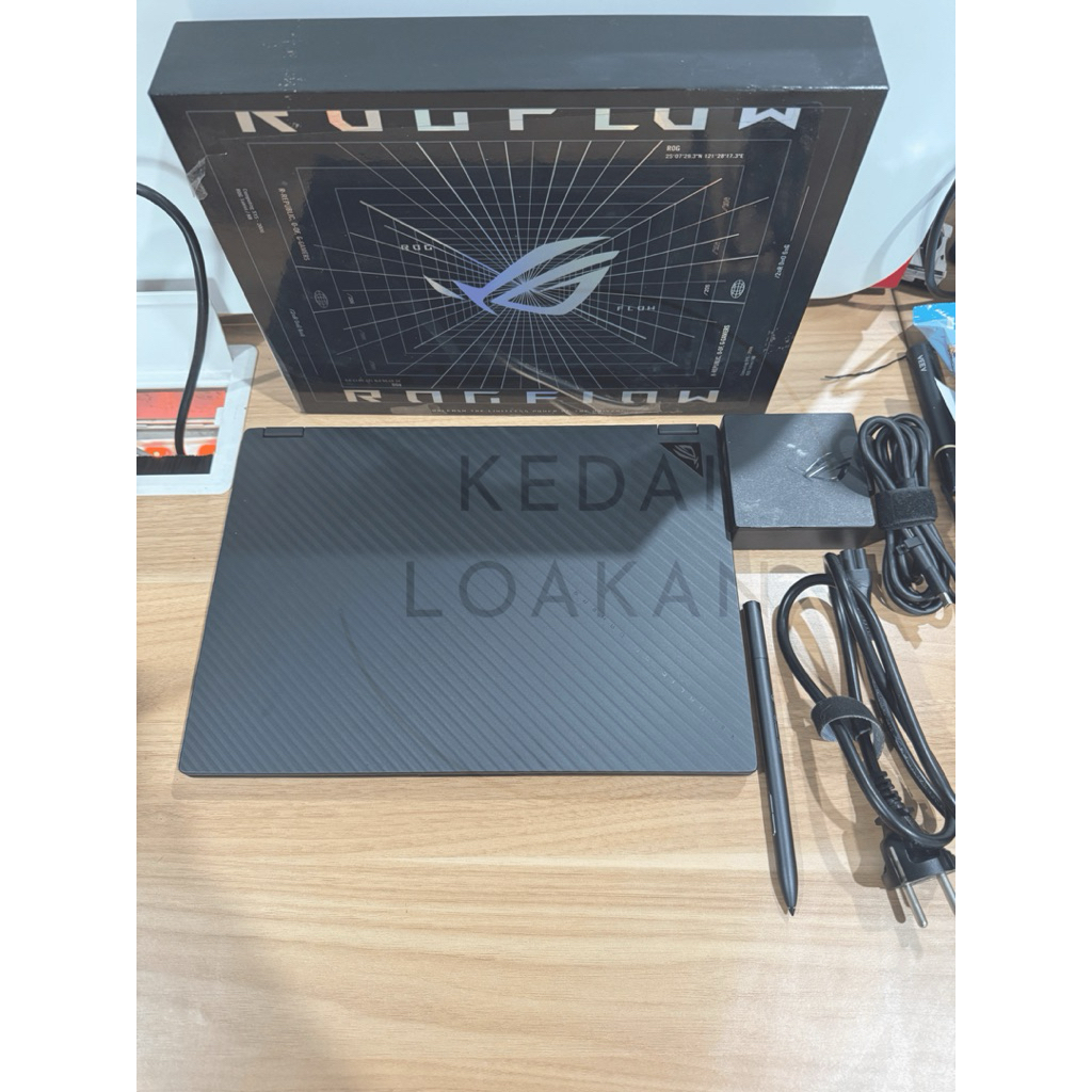 Asus ROG Flow X13 GV302XI Touch Ryzen 9 7940HS RTX4070 8gb/32gb 1TB w11+OHS 13.4QHD+Nebula 165hz BLT