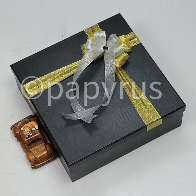 

PAPYRUS 30x30 Tinggi 10cm Kotak Kado Gift Box Hadiah V2
