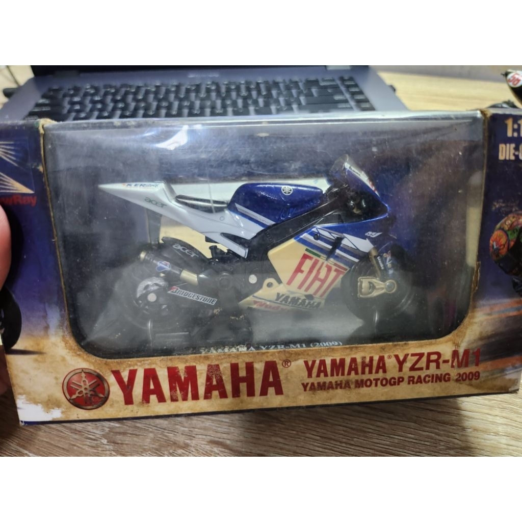 Diecast motogp lorenzo 1:18