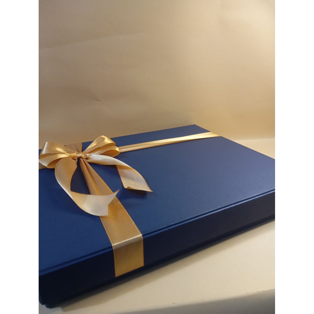 

hardbox custom 30x24x4 cm