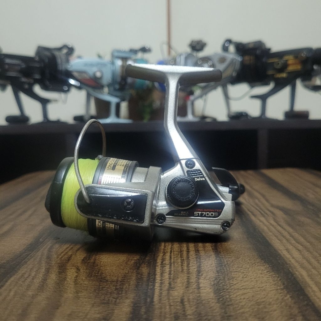 reel spinning daiwa long cast spool st700b. (d-25)